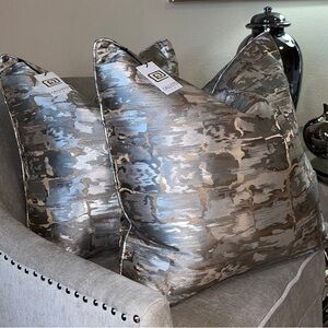 1-NWT CALLISTO HOME DECORATIVE PILLOW ( Please read description for details)